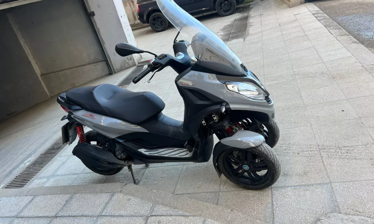 Motorr Piaggio MP3 me 3 rrota
