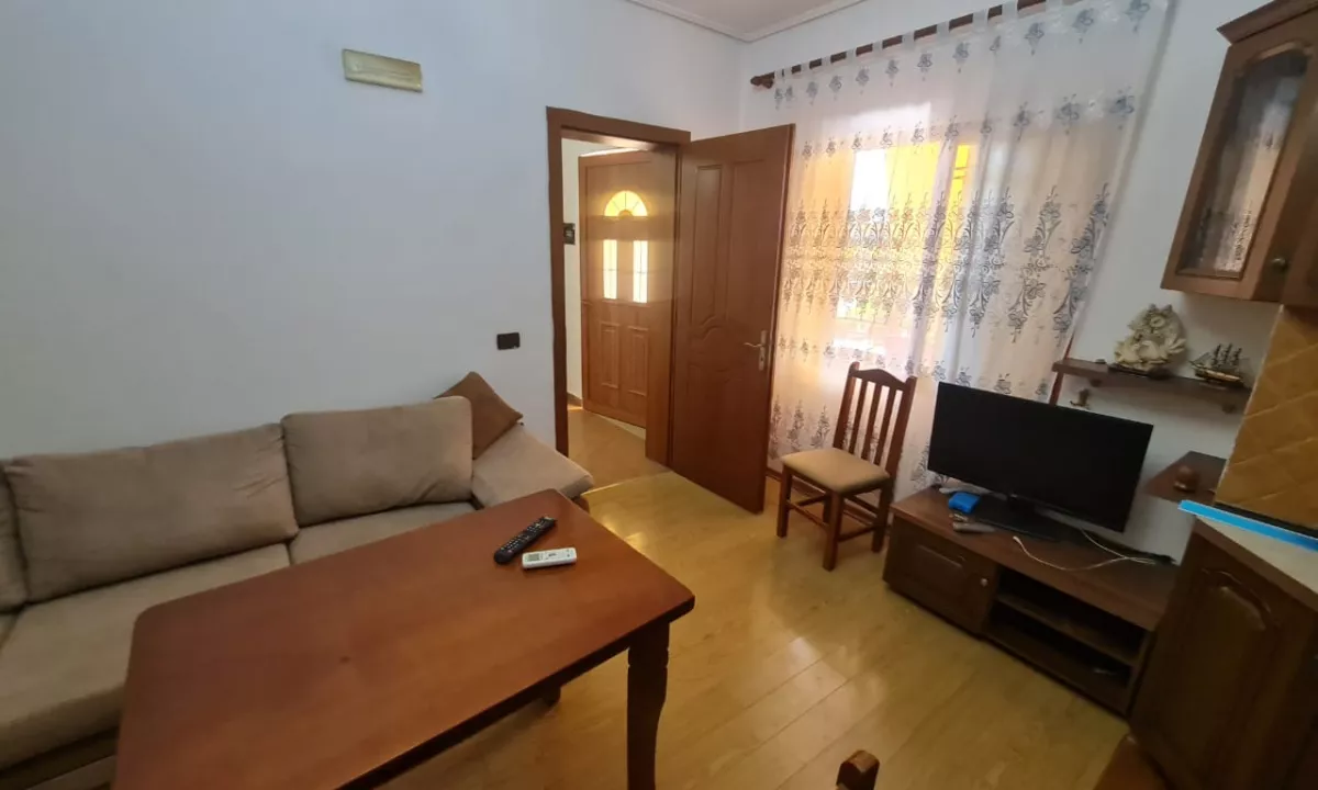 Shtepi me qera Apartament ne Tirane, 1+1, Mobilimi E mobiluar, Pagesa 45,000  Leke.