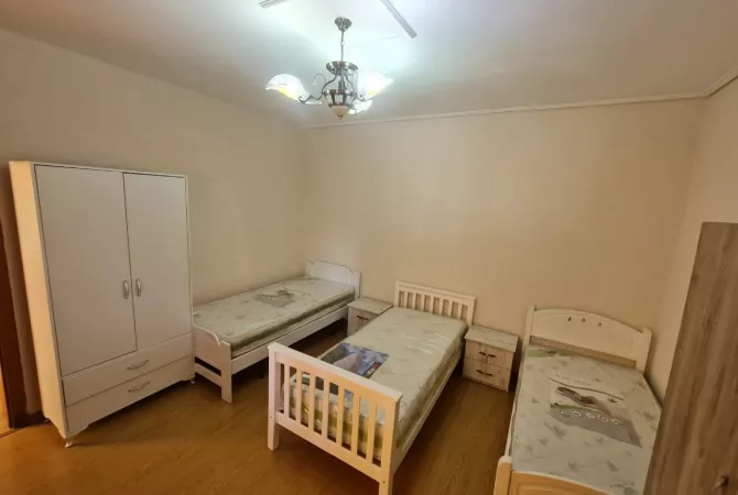 Shtepi me qera Apartament ne Tirane, 1+1, Mobilimi E mobiluar, Pagesa 45,000  Leke.