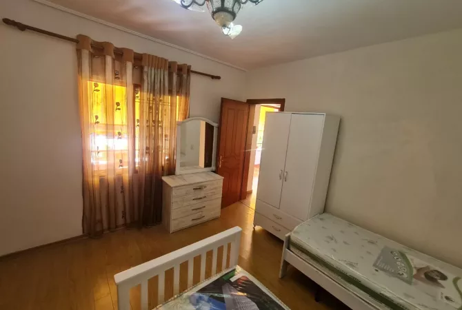 Shtepi me qera Apartament ne Tirane, 1+1, Mobilimi E mobiluar, Pagesa 45,000  Leke.