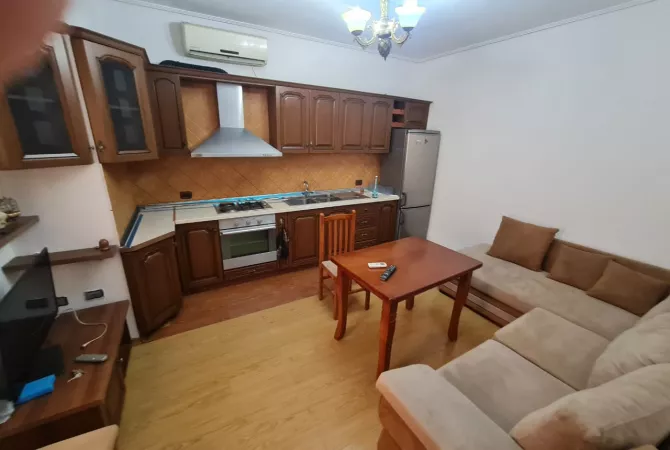 Shtepi me qera Apartament ne Tirane, 1+1, Mobilimi E mobiluar, Pagesa 45,000  Leke.
