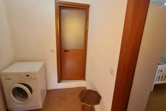 Shtepi me qera Apartament ne Tirane, 1+1, Mobilimi E mobiluar, Pagesa 45,000  Leke.
