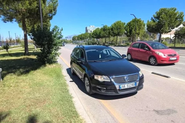 Makina ne shitje ne Tirane - 3,500 Euro