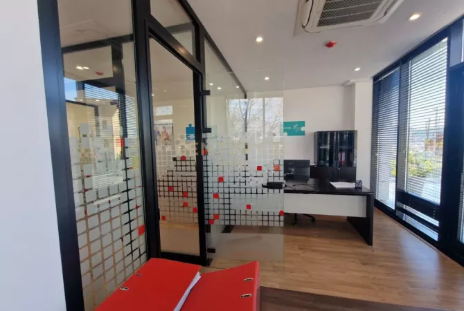 Business Property for Rent 3+1 in Tirana - 1,100 Euro