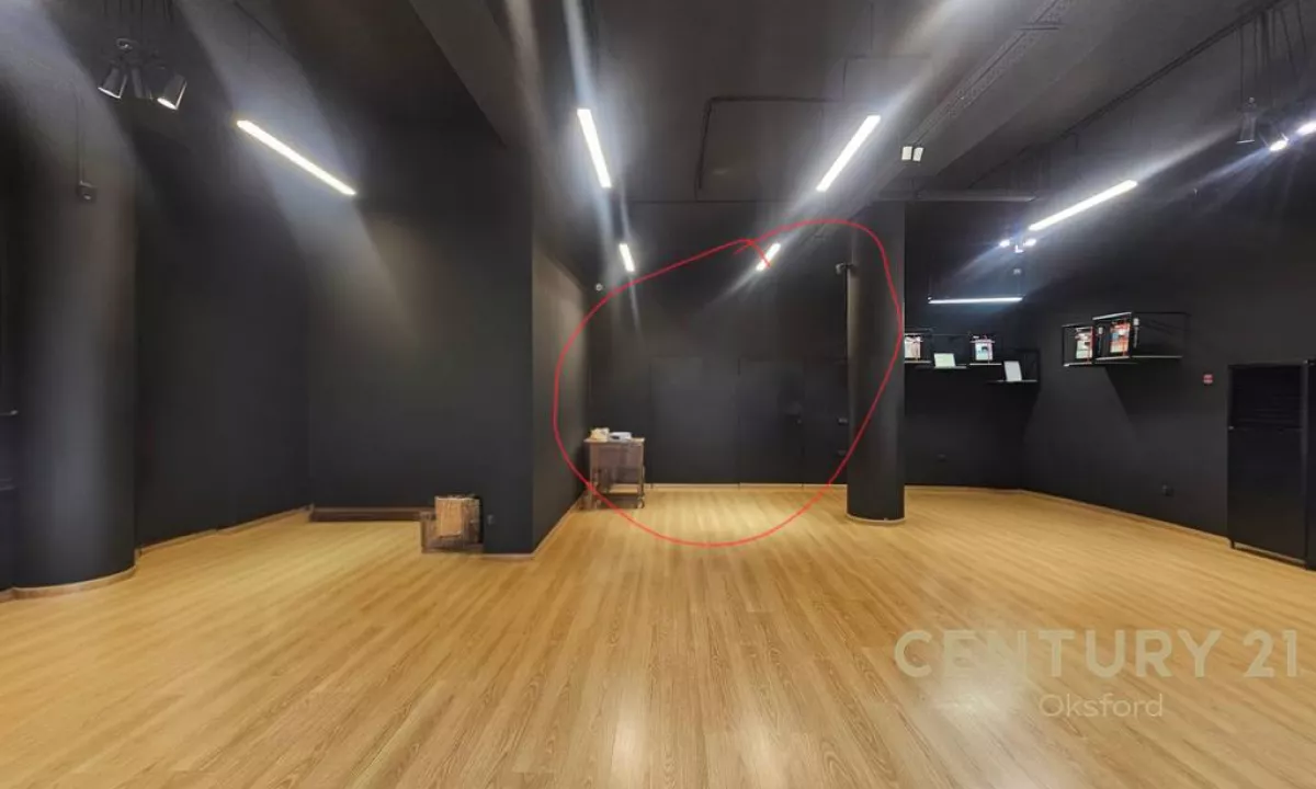 SPACE FOR RENT IN THE MUNICIPALITY OF PARIS NEAR KRISTAL CENTER! 2,500 Euro (BL-OKS118570)