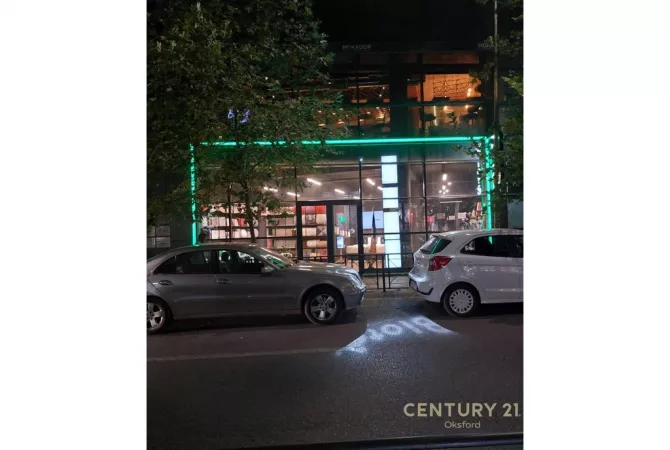 SPACE FOR RENT IN THE MUNICIPALITY OF PARIS NEAR KRISTAL CENTER! 2,500 Euro (BL-OKS118570)