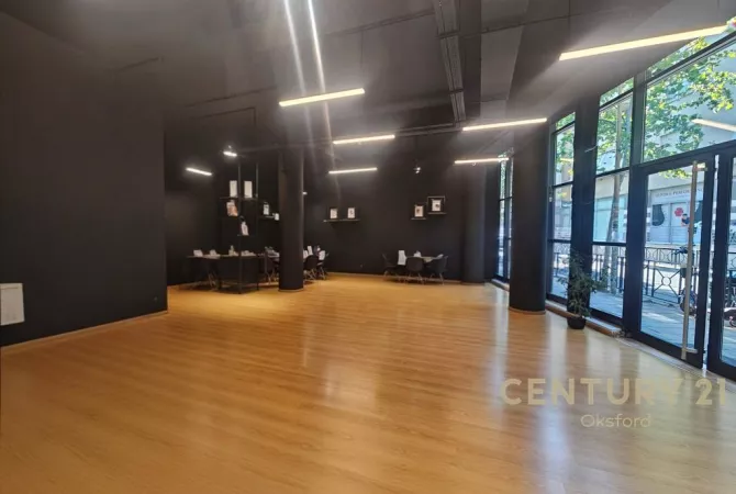 Business Property for Rent 3+1 in Tirana - 2,500 Euro