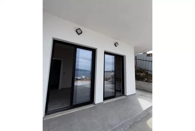 SARANDE,JAPIM ME QERA VJETORE VILE NE RR. PANORAMA ME PAMJE NGA DETI-14,000 Euro/MUAJ