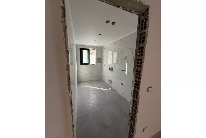 SARANDE,JAPIM ME QERA VJETORE VILE NE RR. PANORAMA ME PAMJE NGA DETI-14,000 Euro/MUAJ