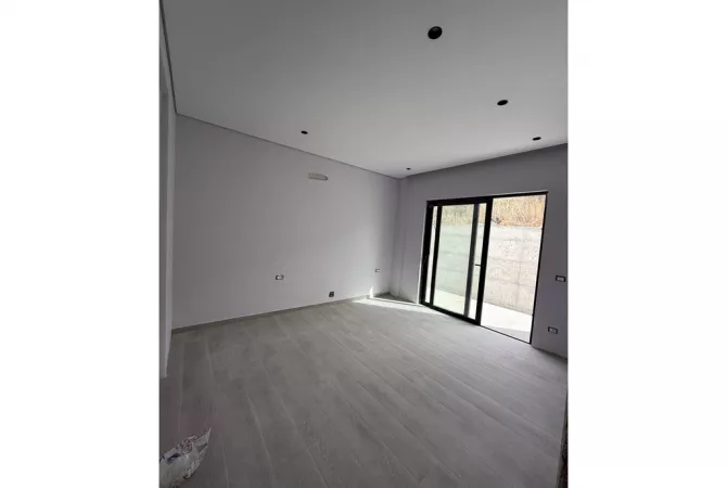 SARANDE,JAPIM ME QERA VJETORE VILE NE RR. PANORAMA ME PAMJE NGA DETI-14,000 Euro/MUAJ