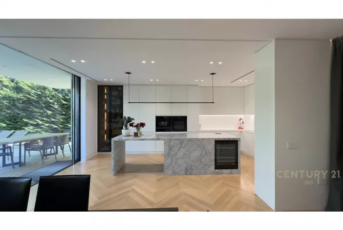 Shtepi ne shitje Vila Luksoze ne Tirane, 4+1, Mobilimi E mobiluar, Pagesa 2,000,000  Euro.