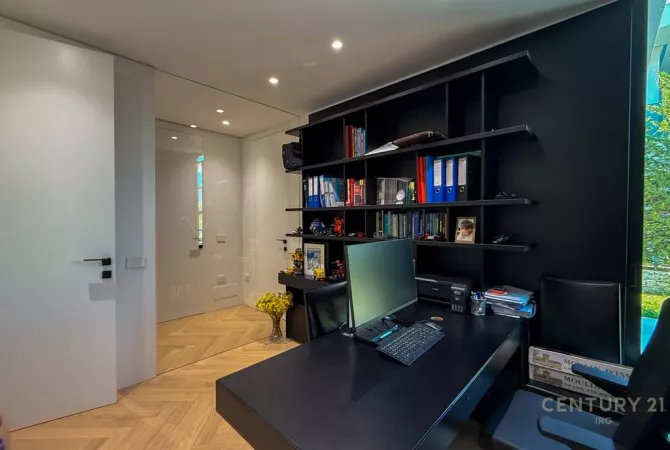 Shtepi ne shitje Vila Luksoze ne Tirane, 4+1, Mobilimi E mobiluar, Pagesa 2,000,000  Euro.