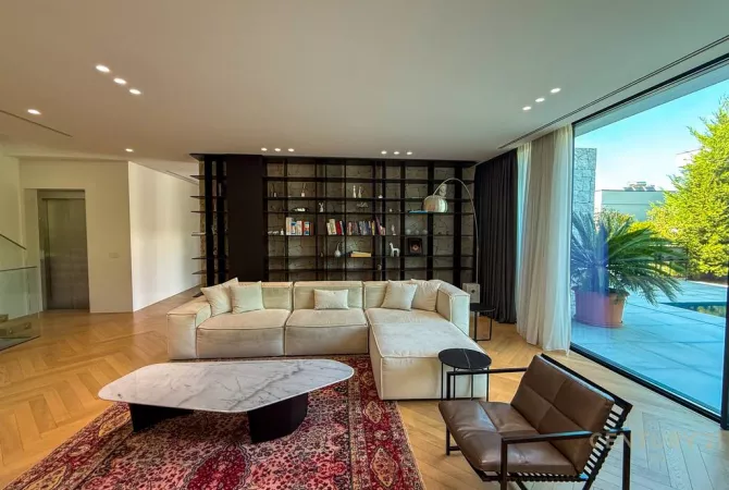 Shtepi ne shitje Vila Luksoze ne Tirane, 4+1, Mobilimi E mobiluar, Pagesa 2,000,000  Euro.