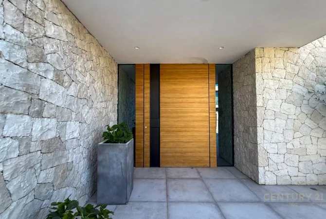 Shtepi ne shitje Vila Luksoze ne Tirane, 4+1, Mobilimi E mobiluar, Pagesa 2,000,000  Euro.