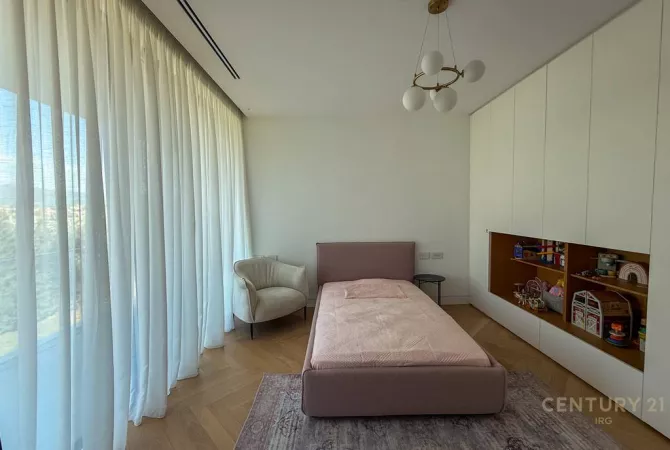 Shtepi ne shitje Vila Luksoze ne Tirane, 4+1, Mobilimi E mobiluar, Pagesa 2,000,000  Euro.