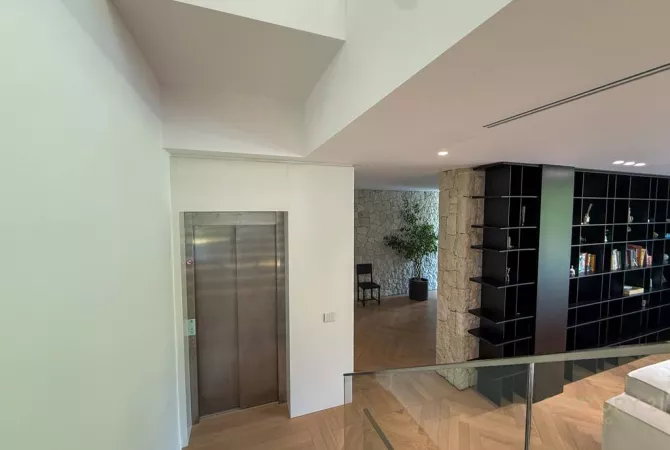 Shtepi ne shitje Vila Luksoze ne Tirane, 4+1, Mobilimi E mobiluar, Pagesa 2,000,000  Euro.