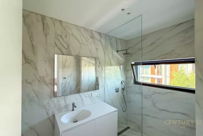 Shtepi ne shitje Vila Luksoze ne Tirane, 4+1, Mobilimi E mobiluar, Pagesa 2,000,000  Euro.