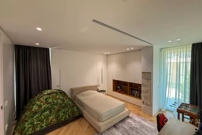 Shtepi ne shitje Vila Luksoze ne Tirane, 4+1, Mobilimi E mobiluar, Pagesa 2,000,000  Euro.