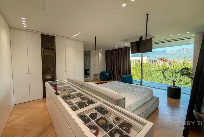 Shtepi ne shitje Vila Luksoze ne Tirane, 4+1, Mobilimi E mobiluar, Pagesa 2,000,000  Euro.