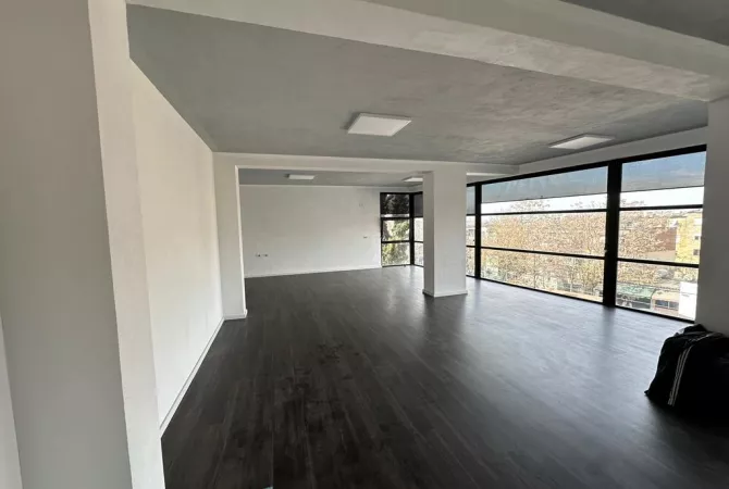 Business Property for Rent 1+1 in Tirana - 800 Euro