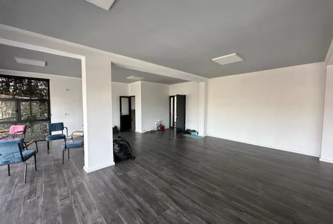 Business Property for Rent 1+1 in Tirana - 2,000 Euro