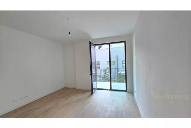 Business Property for Rent 3+1 in Tirana - 2,000 Euro