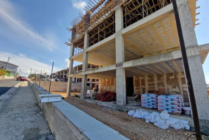 Shtepi ne shitje Apartament ne Tirane, 2+1, Mobilimi Bosh, pa mobiluar, Pagesa 81,300  Euro.