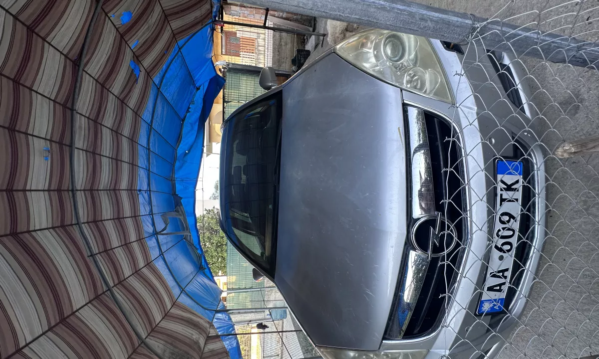 Auto in Vendita a Lushnja, Opel, 2006 Diesel,Kambio Manual Pagamento 2,500  Euro.