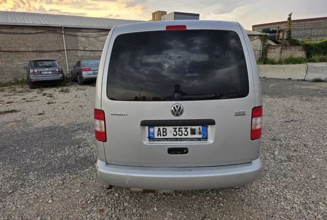 Auto in Vendita a Tirana, Volkswagen, 2008 gasoline-gas,Kambio Manual Pagamento 5,499  Euro.