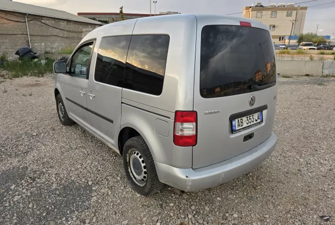 Auto in Vendita a Tirana, Volkswagen, 2008 gasoline-gas,Kambio Manual Pagamento 5,499  Euro.