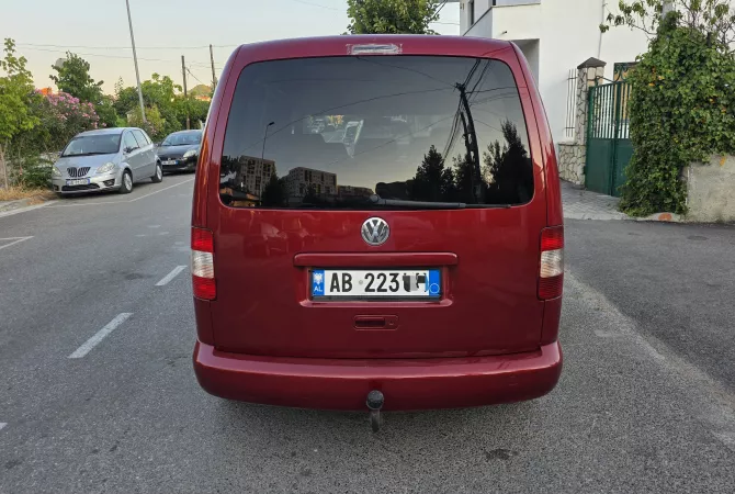 Auto in Vendita a Tirana, Volkswagen, 2006 Diesel,Kambio Automatik Pagamento 5,999  Euro.