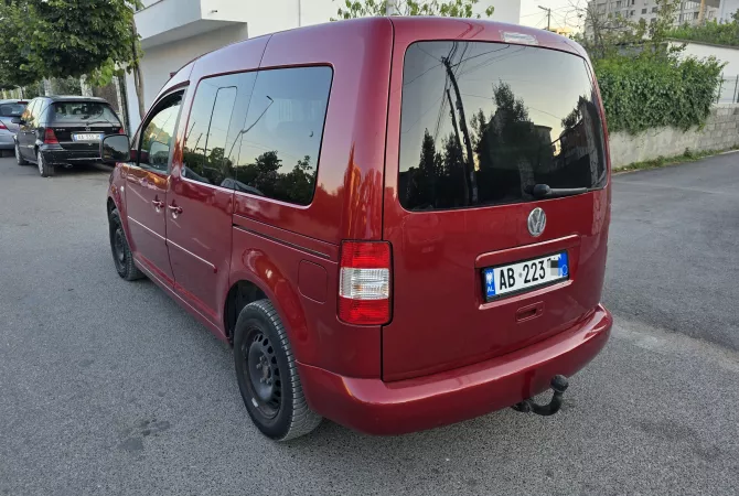 Auto in Vendita a Tirana, Volkswagen, 2006 Diesel,Kambio Automatik Pagamento 5,999  Euro.