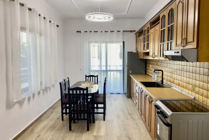 Shtepi me qera Apartament ne Tirane, 2+1, Mobilimi E mobiluar, Pagesa 45,000  Leke.