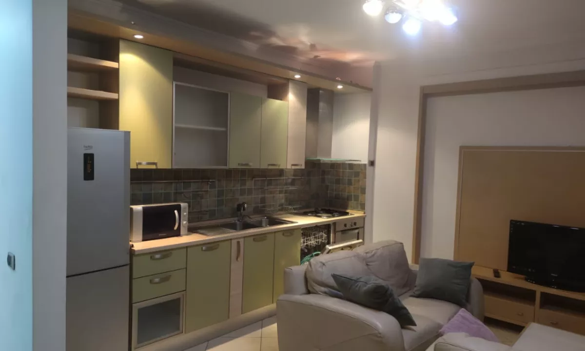 Appartamento in affitto a Tirana 2+1, Arredato