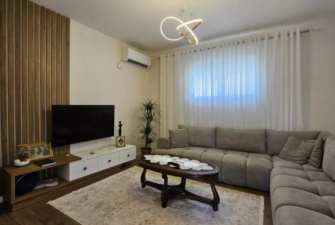 Casa privata/Indipendente in affitto a Tirana 3+1, Arredato