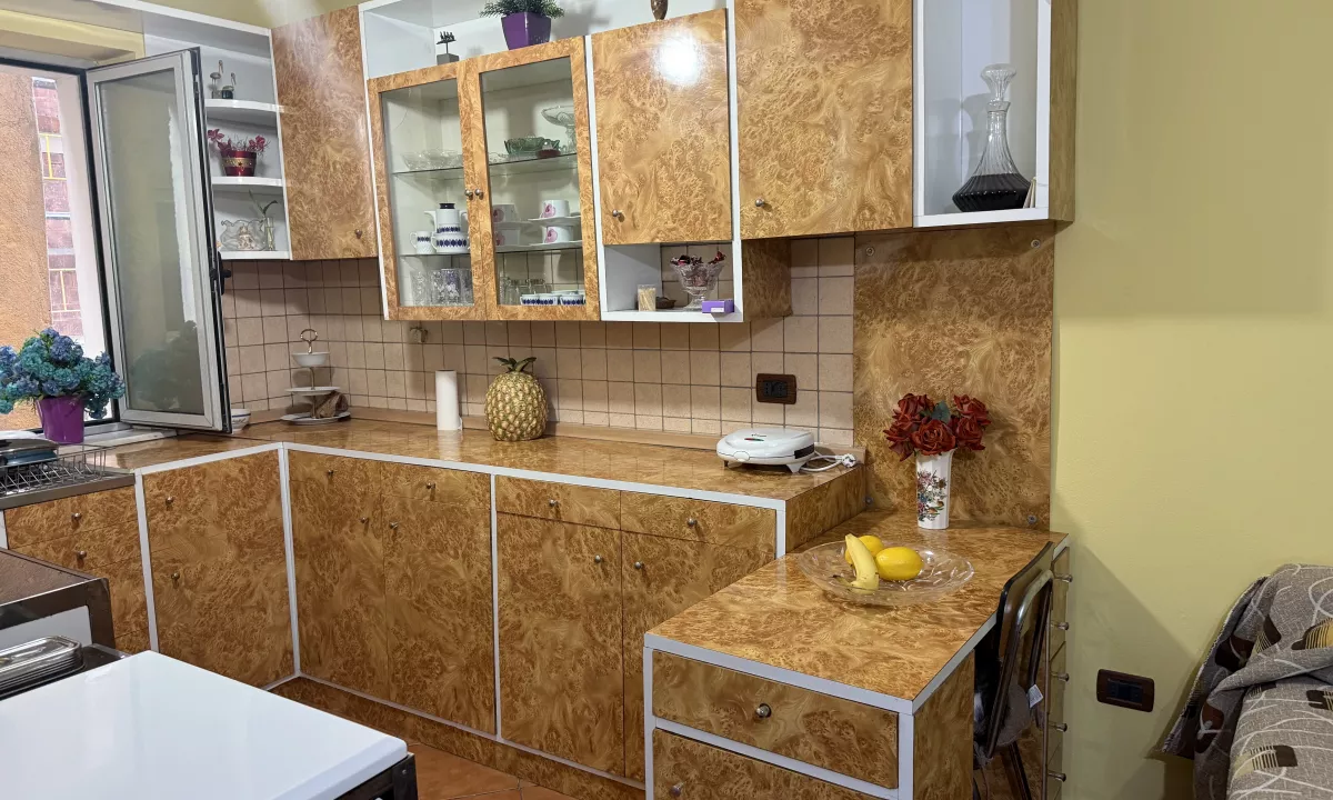 Shtepi ne shitje Apartament ne Tirane, 2+1, Mobilimi E mobiluar, Pagesa 130,000  Euro.