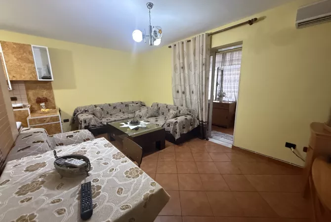 Shtepi ne shitje Apartament ne Tirane, 2+1, Mobilimi E mobiluar, Pagesa 130,000  Euro.