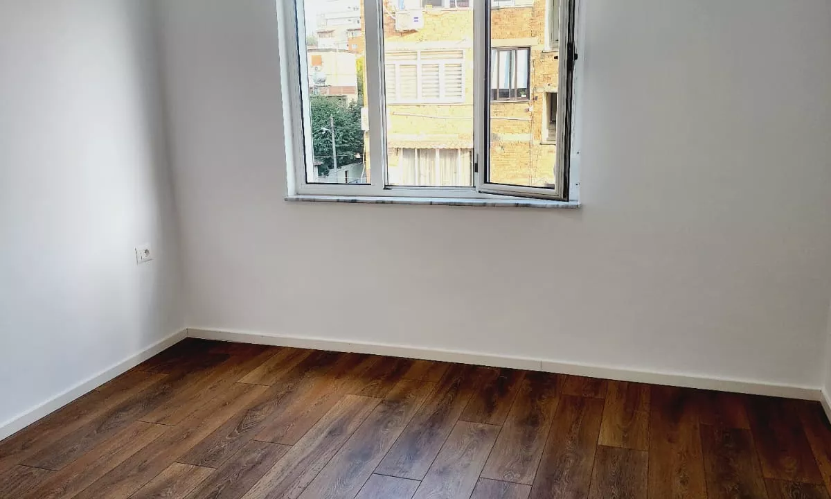 Shtepi ne shitje Apartament ne Tirane, 2+1, Mobilimi Bosh, pa mobiluar, Pagesa 128,000  Euro.