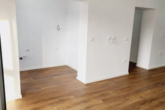 Shtepi ne shitje Apartament ne Tirane, 2+1, Mobilimi Bosh, pa mobiluar, Pagesa 128,000  Euro.