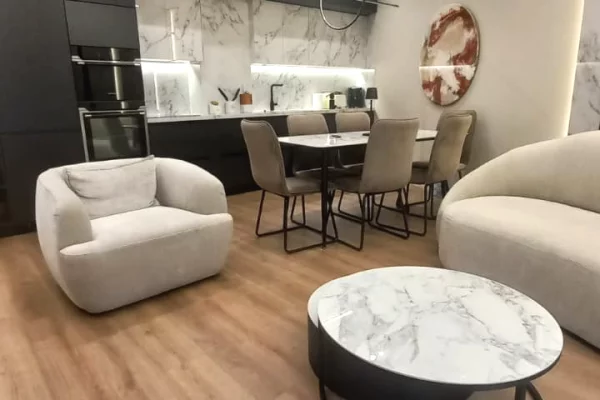 Shitet apartament 2+1