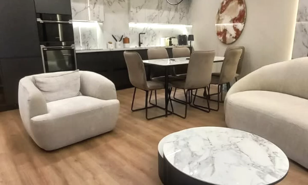 Shtepi ne shitje Apartament ne Tirane, 2+1, Mobilimi E mobiluar, Pagesa 270,000  Euro.