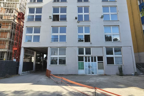 Business Property for Rent 1+1 in Tirana - 8,400 Euro