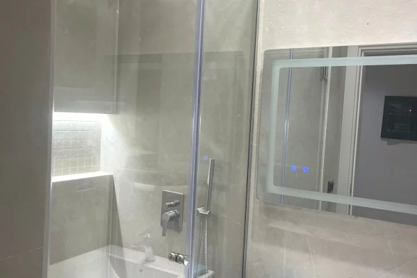 Shtepi me qera Apartament ne Tirane, 3+1, Mobilimi Bosh, pa mobiluar, Pagesa 1,250  Euro.