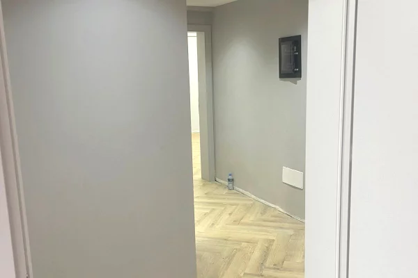 Shtepi me qera Apartament ne Tirane, 3+1, Mobilimi Bosh, pa mobiluar, Pagesa 1,250  Euro.