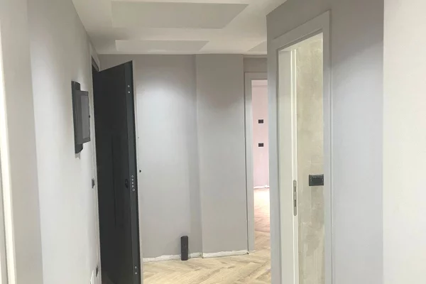 Shtepi me qera Apartament ne Tirane, 3+1, Mobilimi Bosh, pa mobiluar, Pagesa 1,250  Euro.