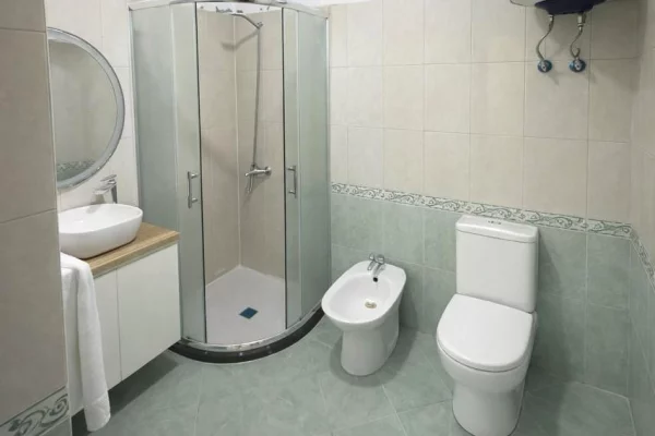 Shtepi me qera Apartament ne Tirane, 2+1, Mobilimi E mobiluar, Pagesa 500  Euro.