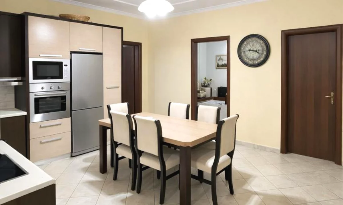 Shtepi me qera Apartament ne Tirane, 2+1, Mobilimi E mobiluar, Pagesa 500  Euro.