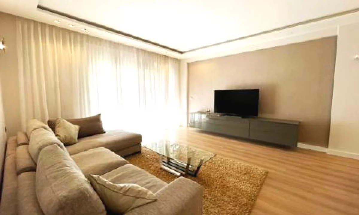 Shtepi me qera Apartament ne Tirane, 3+1, Mobilimi E mobiluar, Pagesa 1,500  Euro.