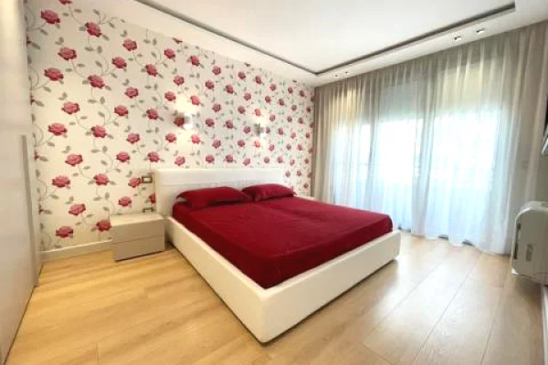 Shtepi me qera Apartament ne Tirane, 3+1, Mobilimi E mobiluar, Pagesa 1,500  Euro.