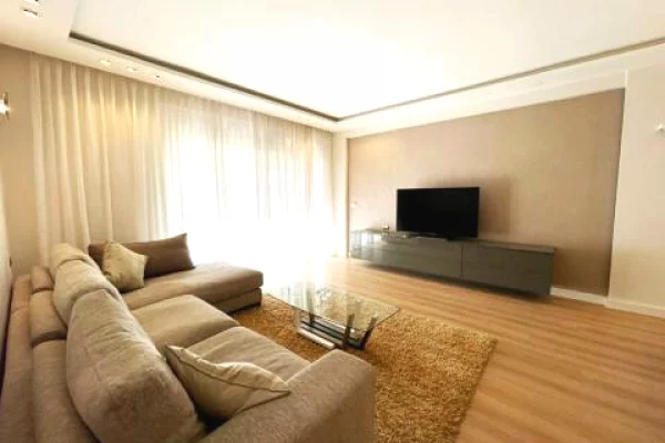 Shtepi me qera 3+1 ne Tirane - 1,500 Euro